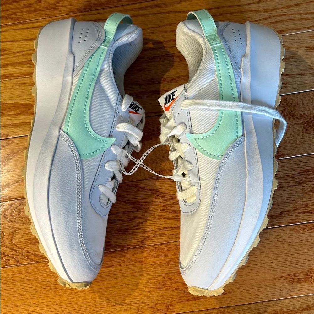 Nike waffle White and Mint Green Sneakers - Picture 2 of 8